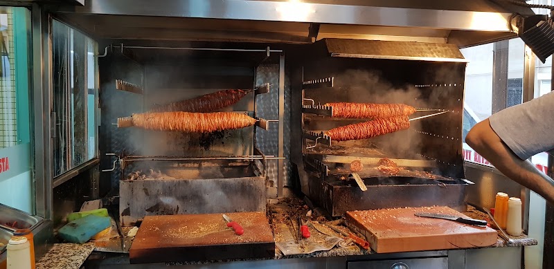 Kokorecci Asim Usta, İzmir