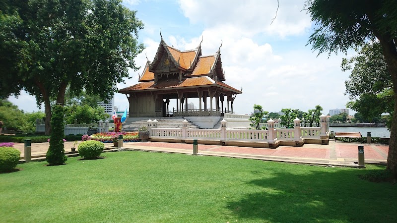 Santi Chai Prakan Park, Bangkok