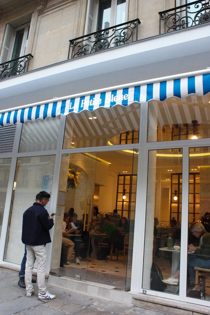 La Petite Bleue, Paris