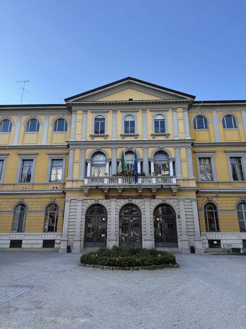 Dialogo nel Buio, Milan