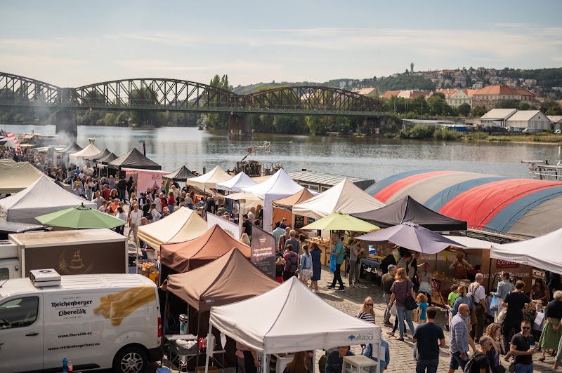 Farmers' Saturday market, Prague