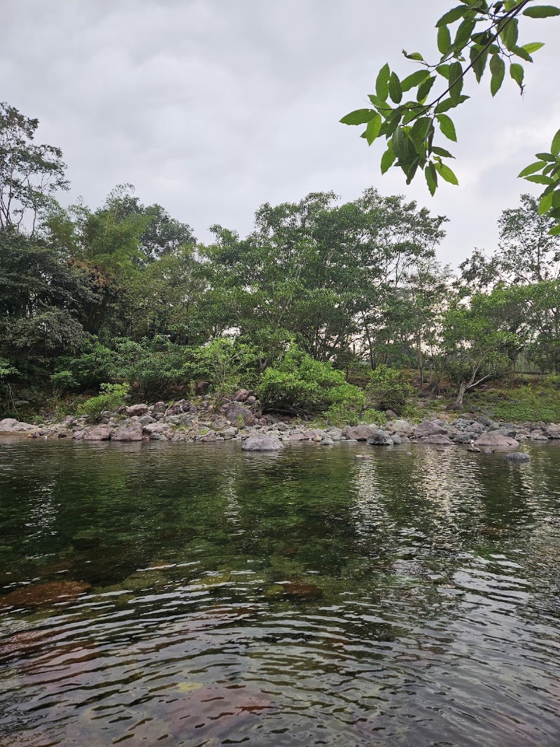 Las tres piedras rio bonito “Cole Chancho”, La Ceiba