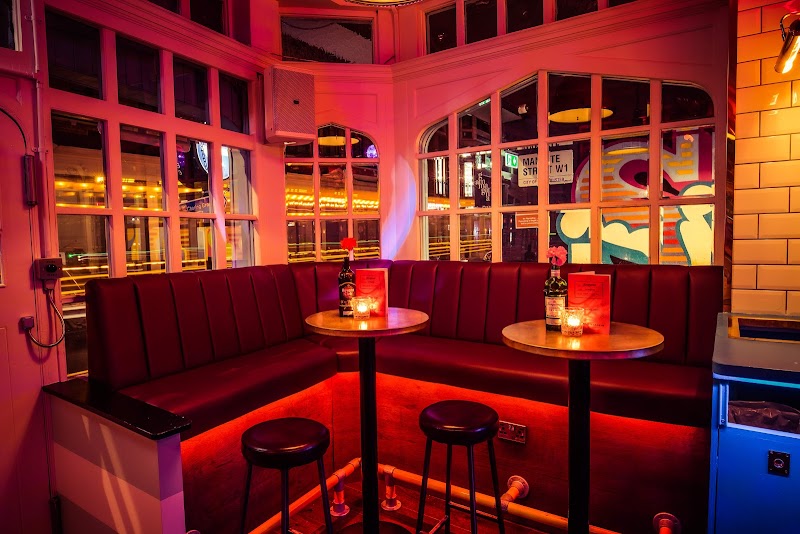 Simmons Bar | Greek Street, London
