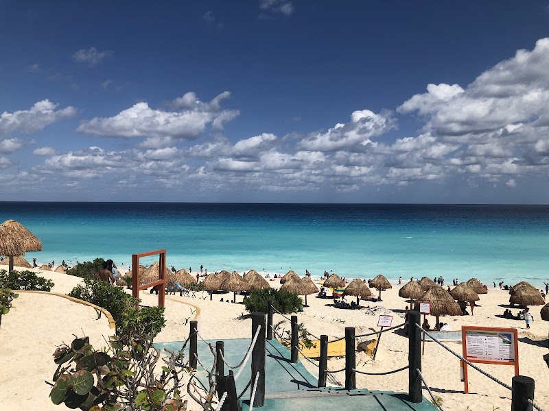 Playa Delfines, Cancún