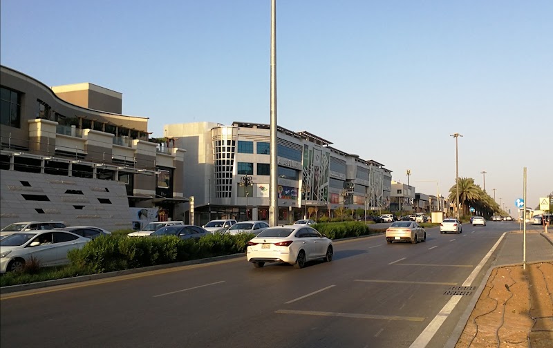 Tahlia Street, Riyadh