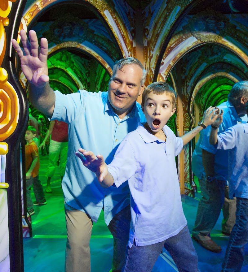 Hannah's Maze of Mirrors, Branson
