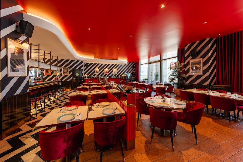 Antonia Chic, Abu Dhabi