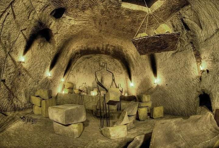 Naples Underground, Naples