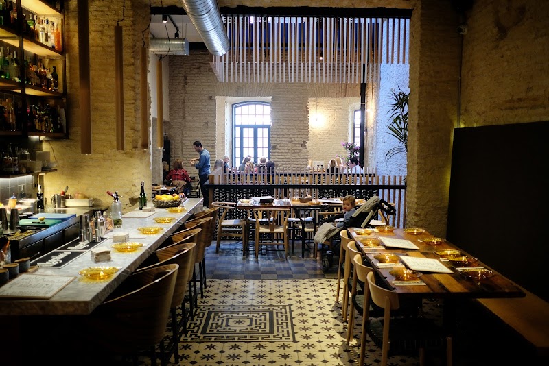 Perro Viejo, Seville