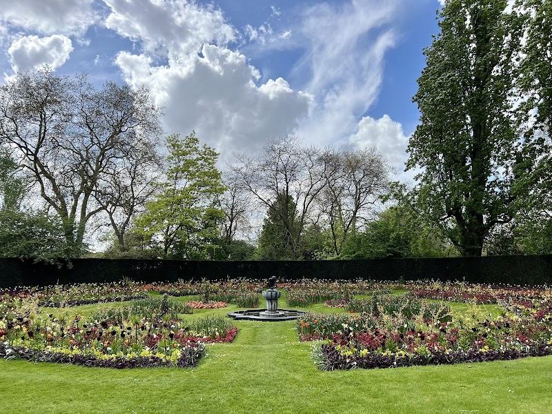 Queen Mary's Rose Gardens, London