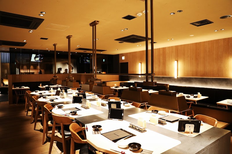 Momo Paradise Shinjuku Higashi-guchi, Tokyo