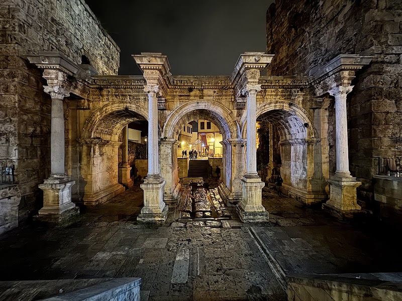Hadrian's Gate, Antalya