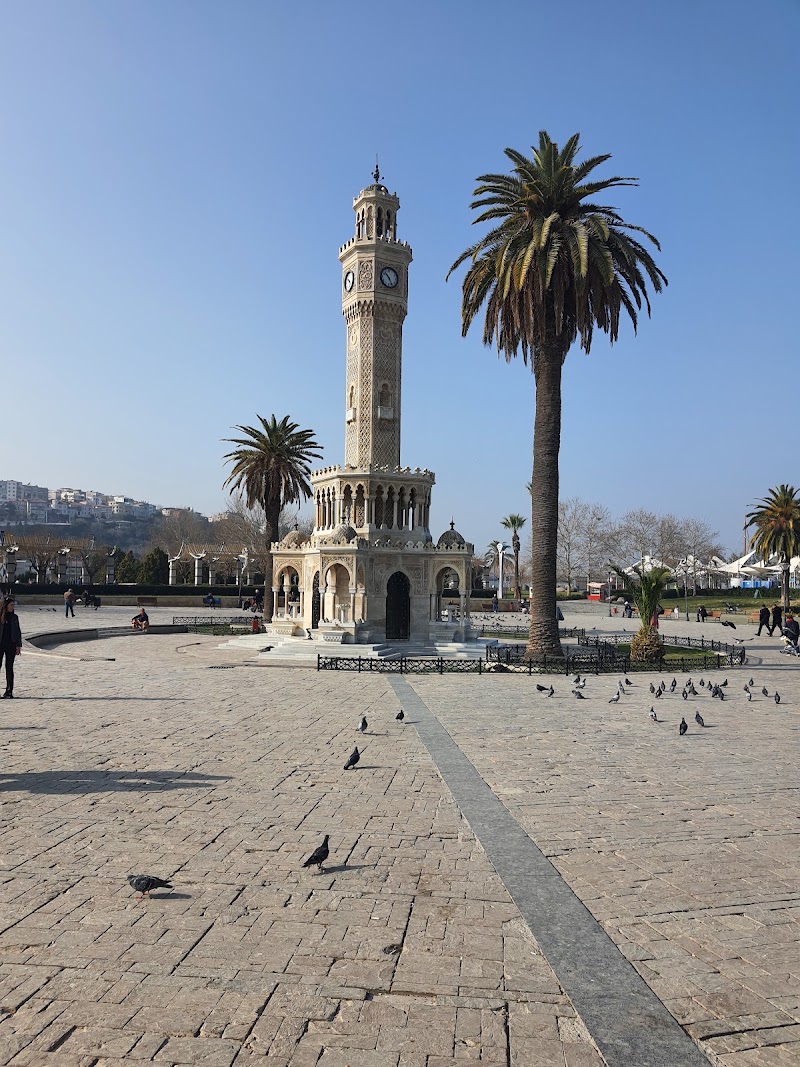 Konak Meydanı, İzmir