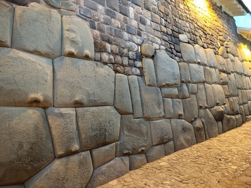 Twelve Angled Stone, Cusco